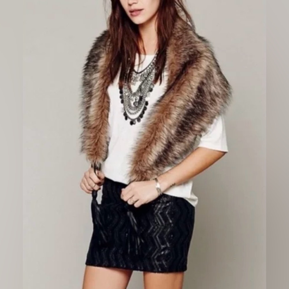 Spell And The Gypsy Collective Faux Fur Stole Leather Tassels Shawl Scarf Rare